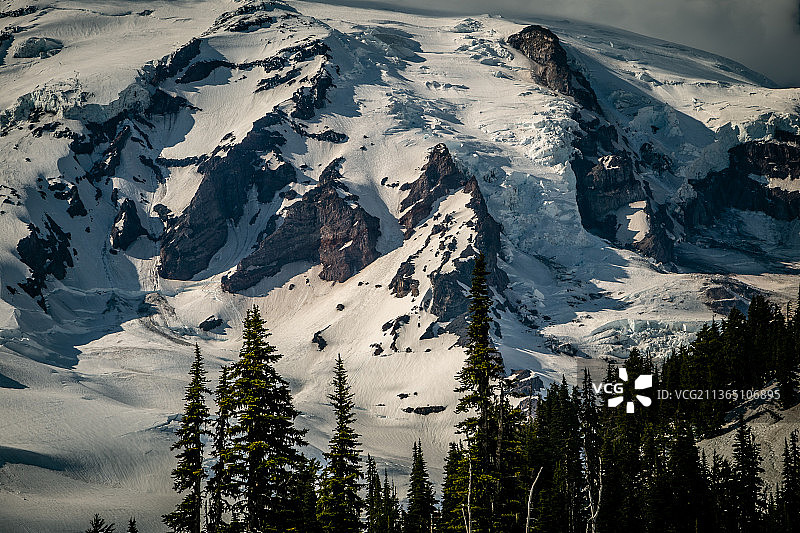 雷尼尔山雪山风景，华盛顿州塔科马，美国图片素材