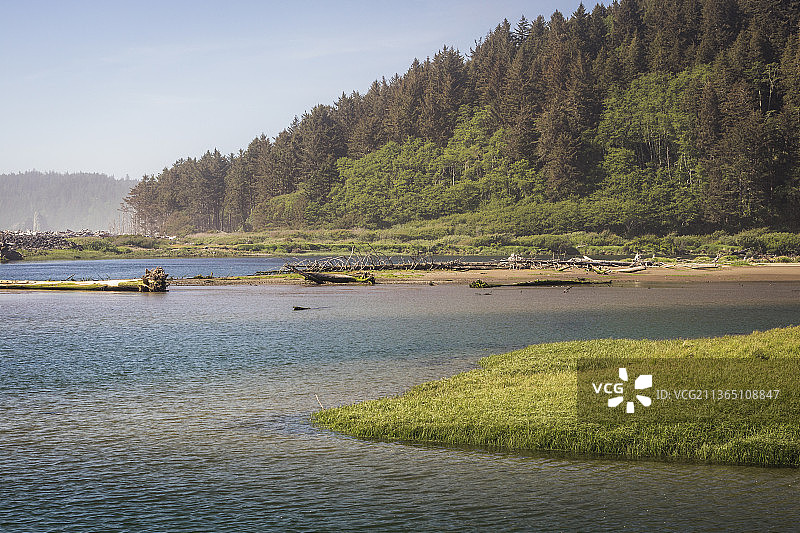 湖畔岩石水景图片素材