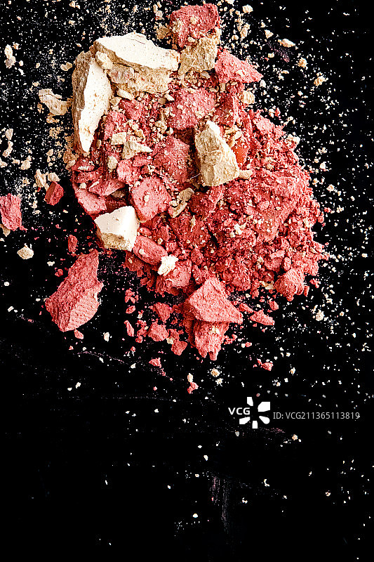 矿物有机眼影和腮红化妆品碎末图片素材