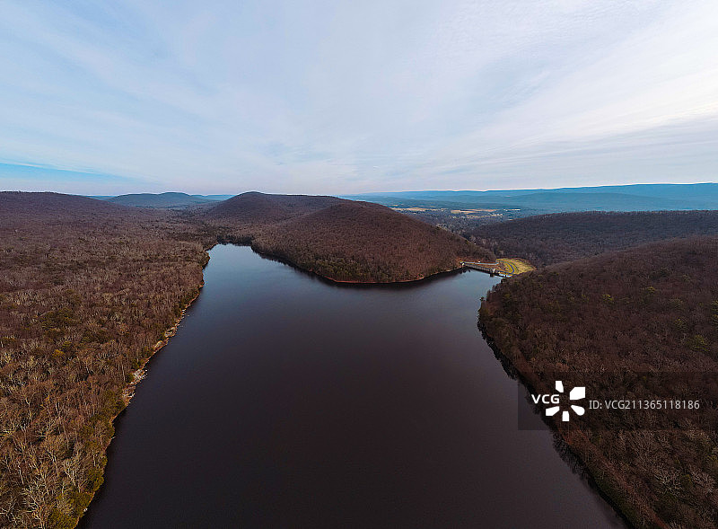 美国宾夕法尼亚州派恩格罗夫镇区的河流风光图片素材