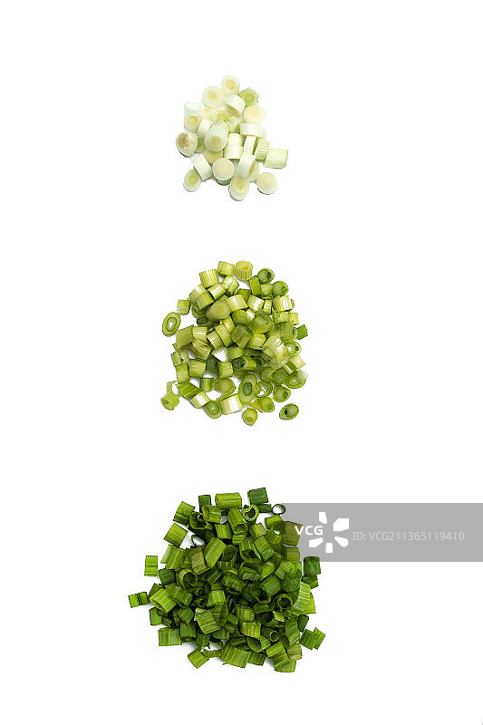 青葱静物，白色背景上的白胡椒特写图片素材