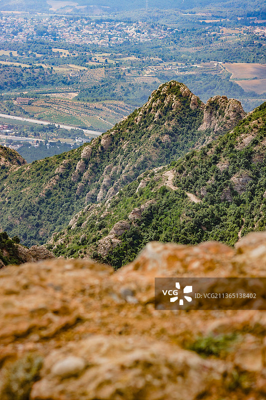 西班牙巴塞罗那蒙特塞拉特奇特岩石景观图片素材