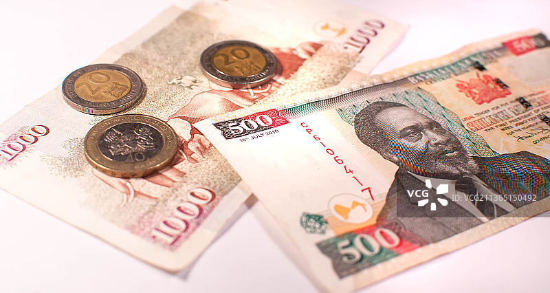 肯尼亚货币，白色背景上的纸币特写图片素材