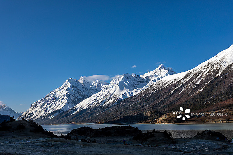 西藏昌都市八宿县然乌湖图片素材