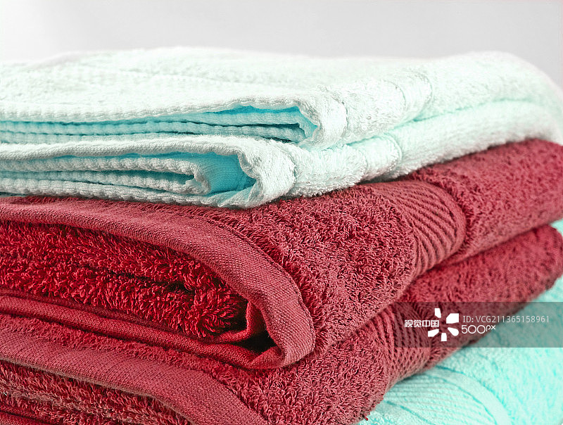 堆叠的彩色毛巾特写图片素材
