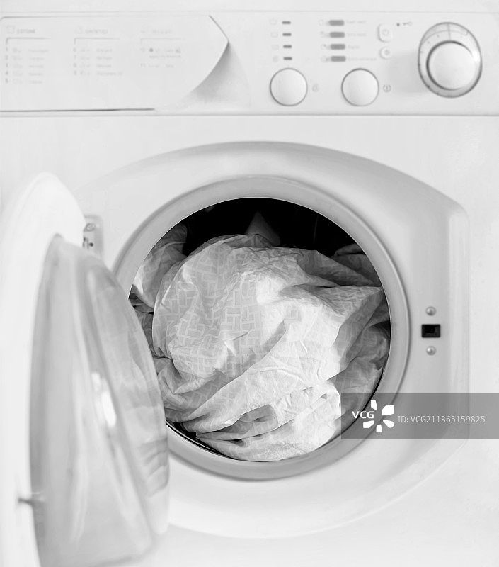 洗衣机里的衣服特写图片素材