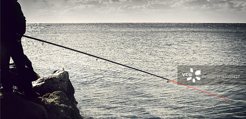 在海边钓鱼的男人剪影图片素材
