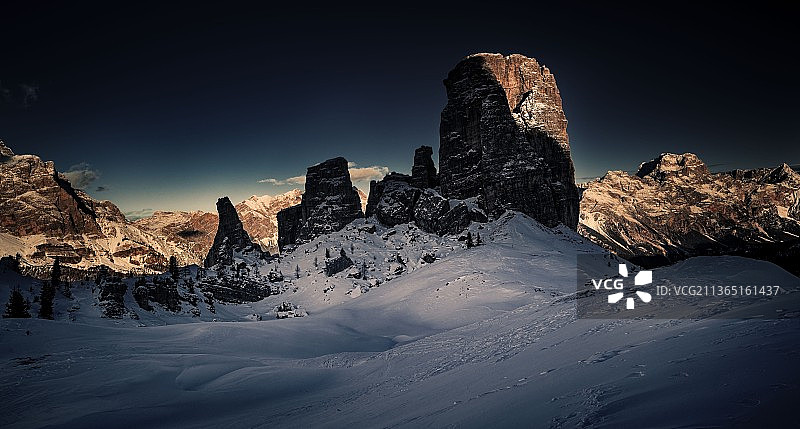 Conque torri的冬季雪山美景图片素材