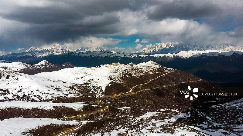 318国道色季拉山垭口远眺南迦巴瓦峰图片素材