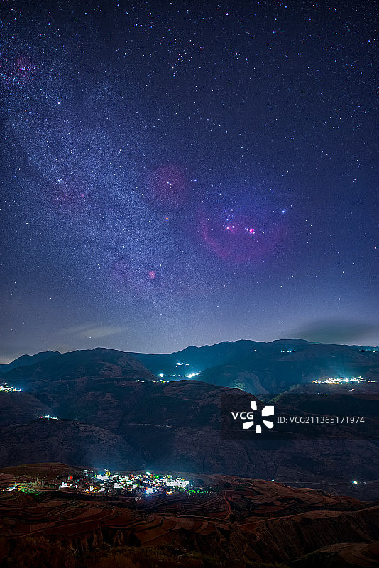 红土地星空图片素材