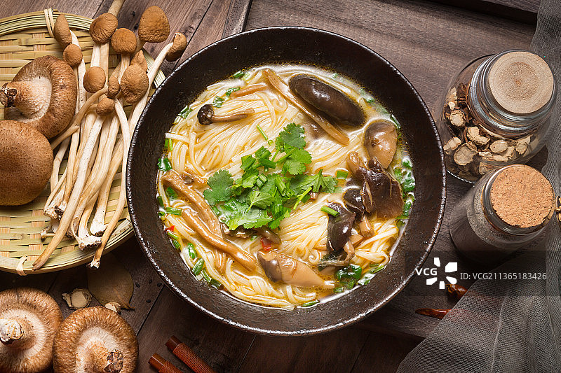 香菇面，菌汤面，面条图片素材