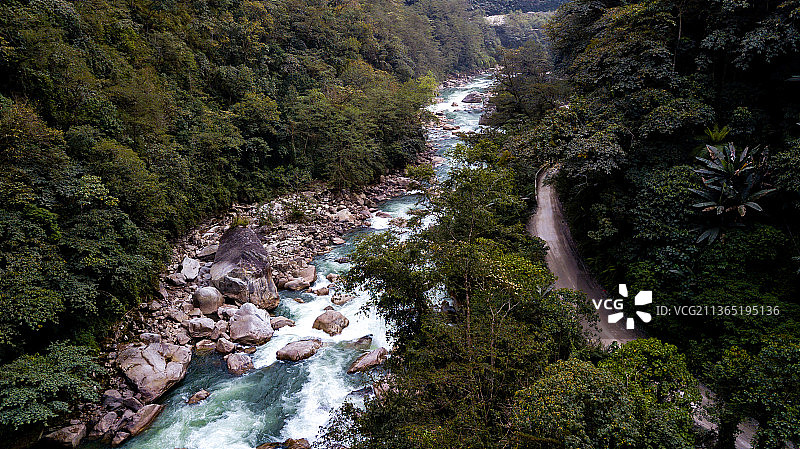 西藏墨脱公路雅鲁藏布江图片素材