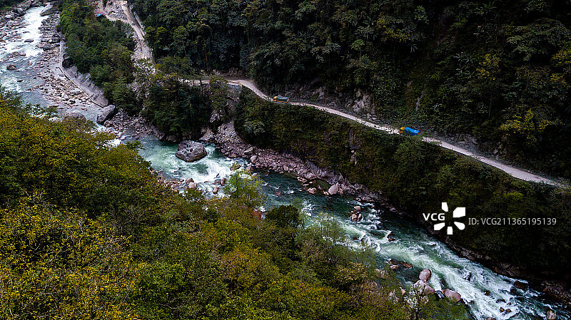 西藏墨脱公路雅鲁藏布江图片素材