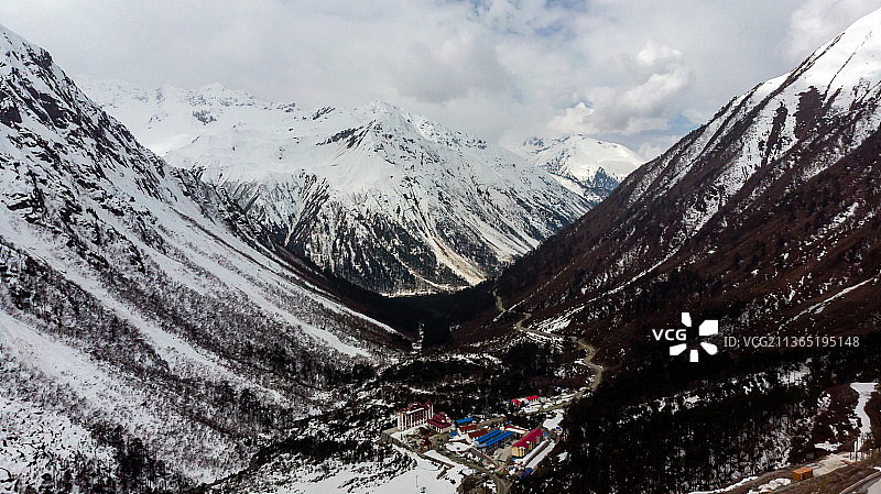 西藏波密嘎隆拉雪山图片素材