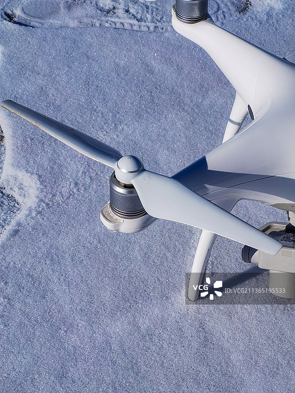 雪中无人机图片素材