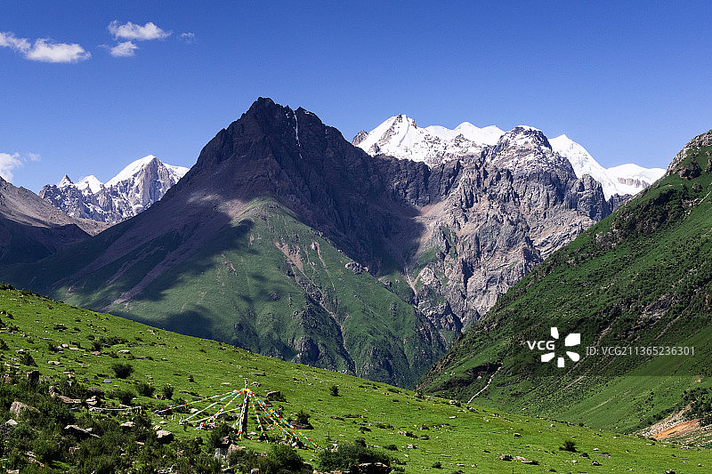 布加雪山图片素材