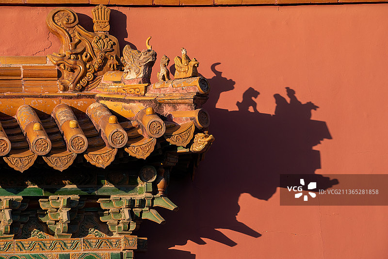 黄昏暮光下的故宫脊兽光影图片素材