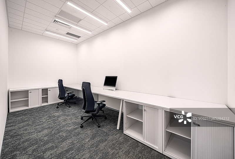 白色干净的办公室环境图片素材