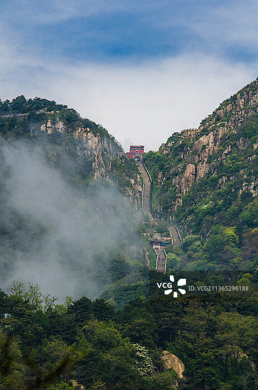 泰山五月云海风光图片素材