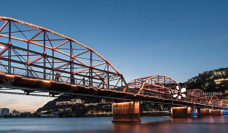 甘肃兰州黄河日落中山桥图片素材