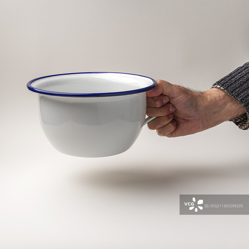 巴塞罗那的咖啡杯和便壶图片素材