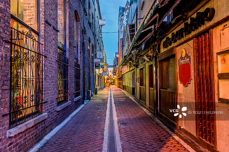 爱尔兰科克市街景：城市建筑中的空巷图片素材