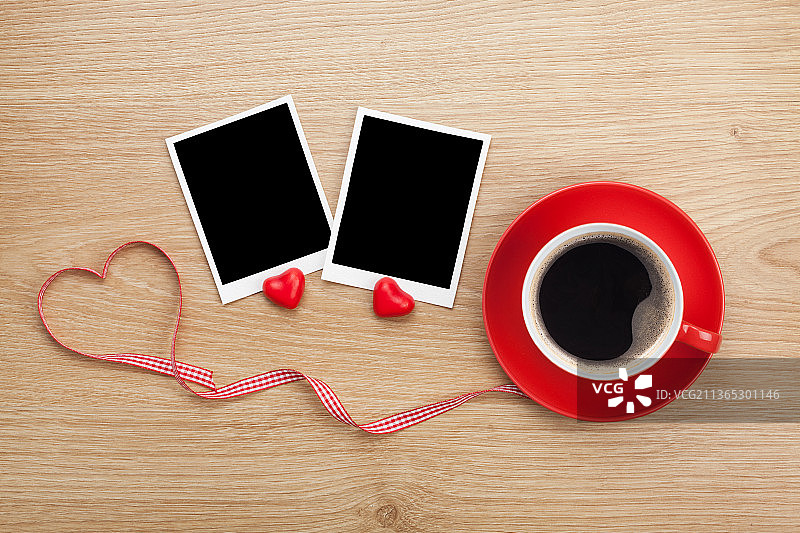 空白相框和红色咖啡杯图片素材