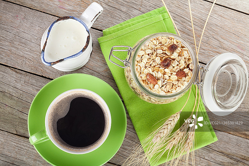 健康早餐：麦片、牛奶与咖啡图片素材