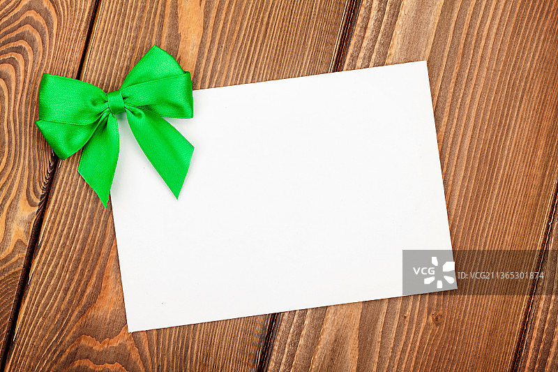 带绿色蝴蝶结的情人节贺卡图片素材