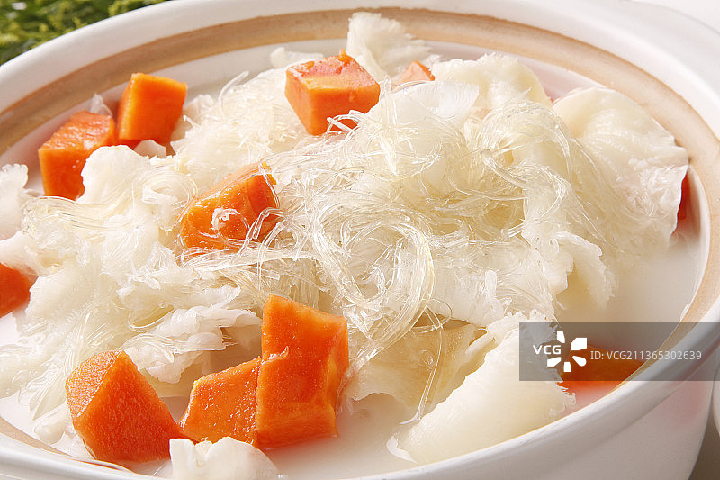 砂锅木瓜熬鱼翅图片素材