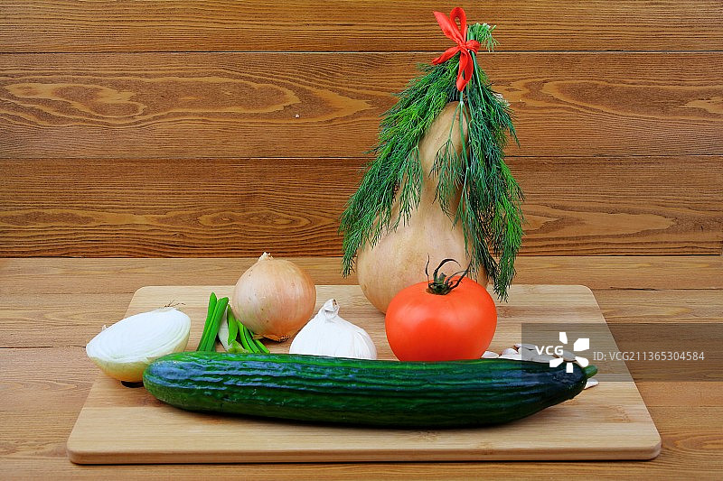 蔬菜静物，砧板上蔬菜的特写图片素材