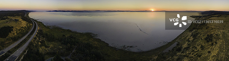 澳大利亚新南威尔士乔治湖日落时分的风景全景图片素材