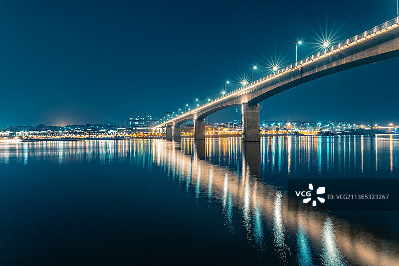 阆中古城嘉陵江大桥夜景图片素材