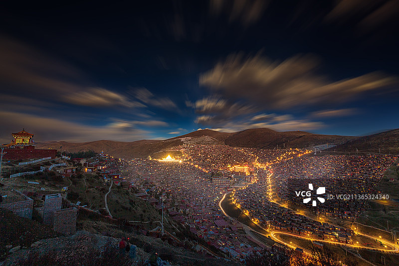 色达五明佛学院夜景图片素材