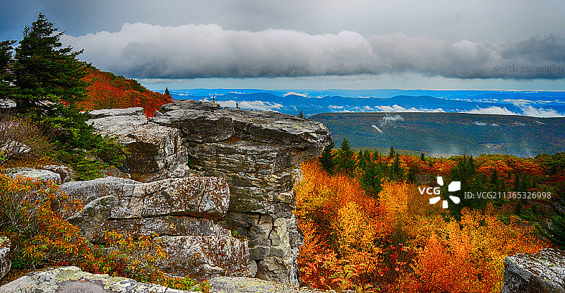 美国西弗吉尼亚州秋季岩石景观图片素材