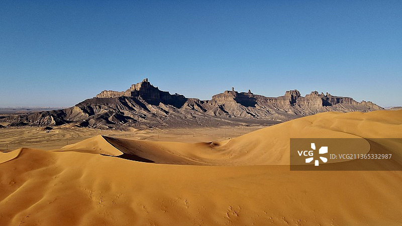 利比亚沙漠的蓝天景色图片素材