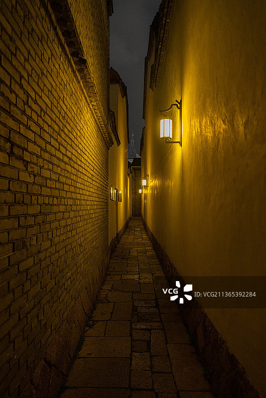 福州三坊七巷窄街巷夜景图片素材