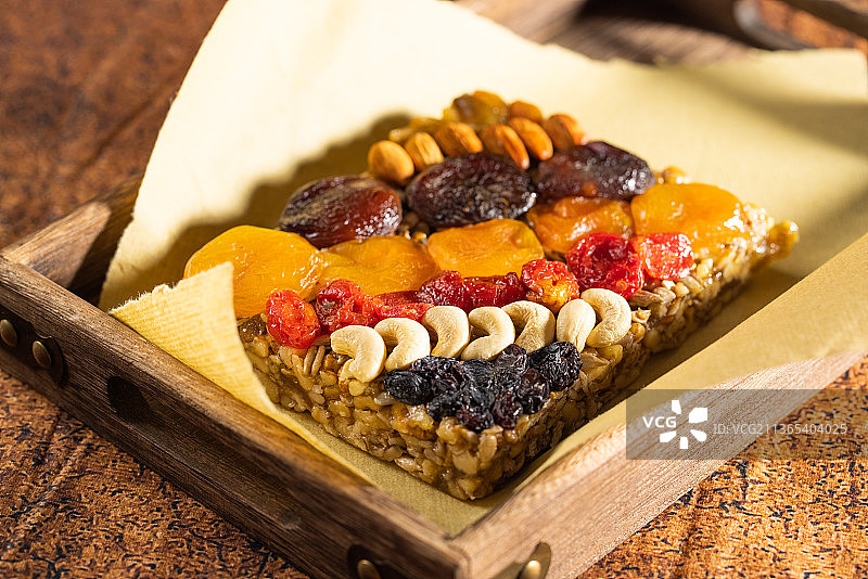中国新疆传统小吃切糕核桃玛仁糖图片素材