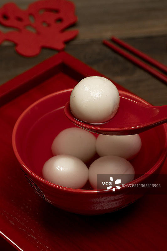 勺子里的汤圆图片素材