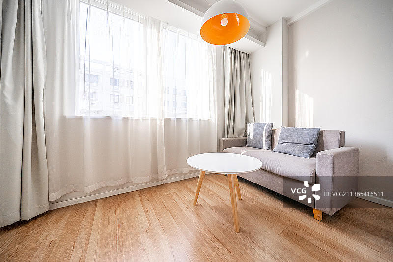 现代简装大床房一角图片素材