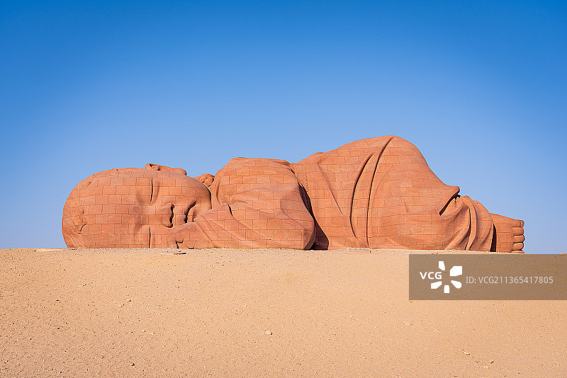 甘肃酒泉瓜州户外雕塑大地之子图片素材