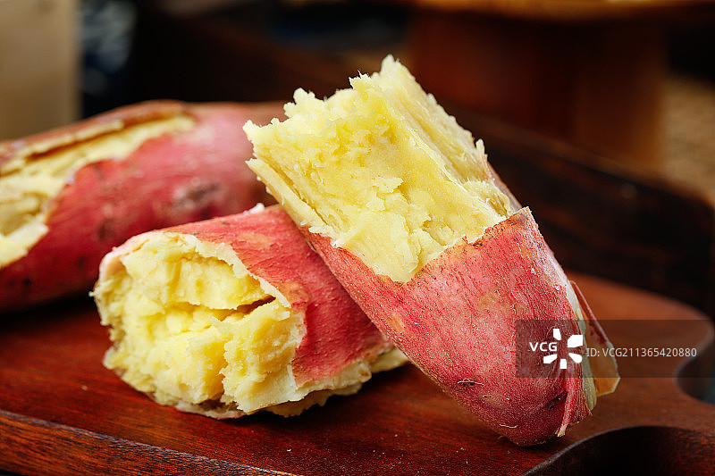 木板上的陝西板栗紅薯图片素材