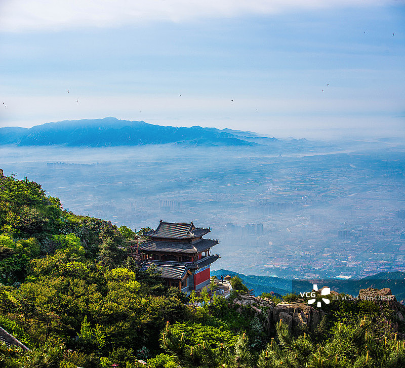 泰山徂徕山遥相呼应图片素材