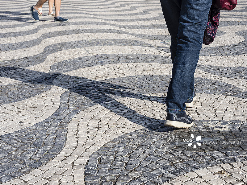 里斯本罗西奥广场的鹅卵石路面图片素材