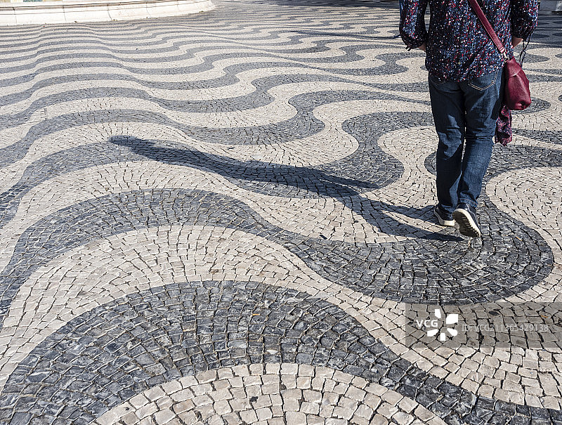 里斯本罗西奥广场的鹅卵石路面图片素材