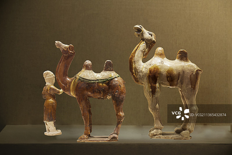 中国唐代文物，三彩骆驼图片素材