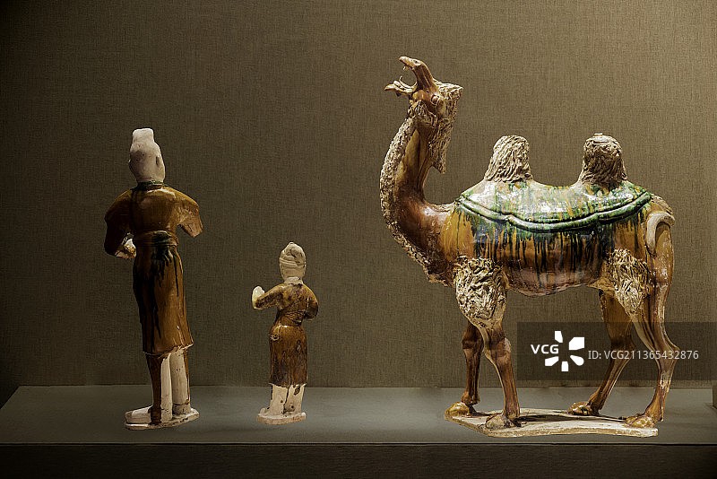 中国唐代文物，三彩骆驼图片素材