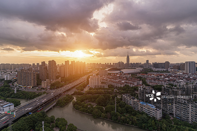 常州市新北区晚霞火烧云城市风光图片素材
