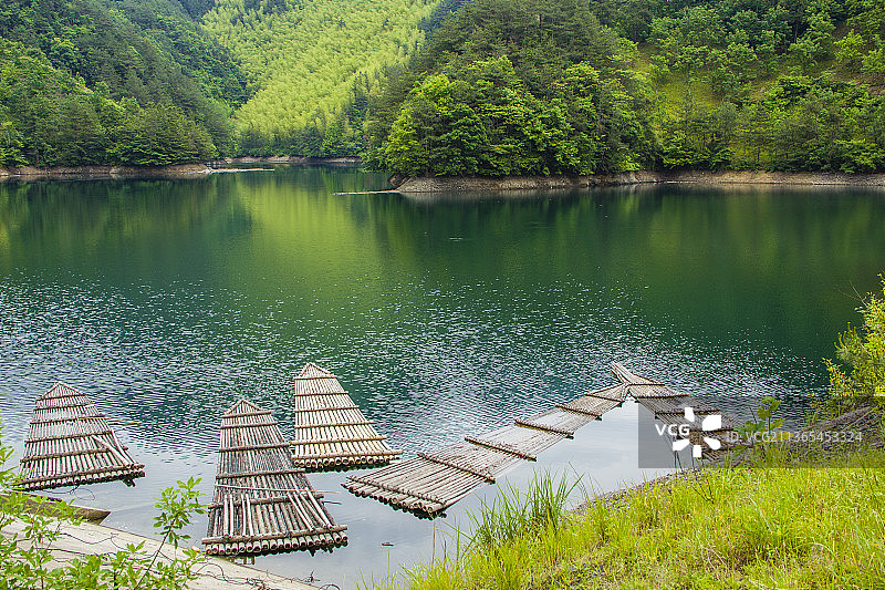 宁静的白石源水库图片素材