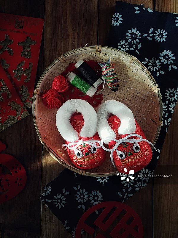 爱的传承——虎头鞋图片素材